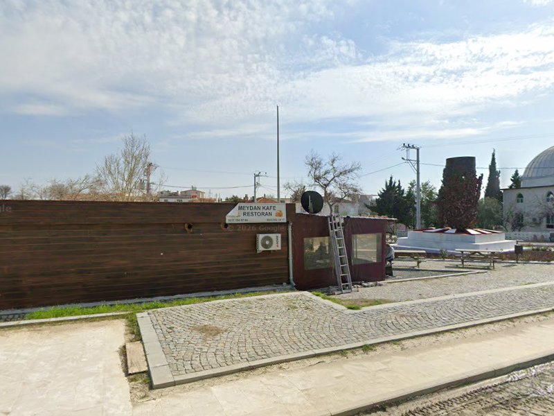 Meydan Kafe Restoran Anıt ve Cami